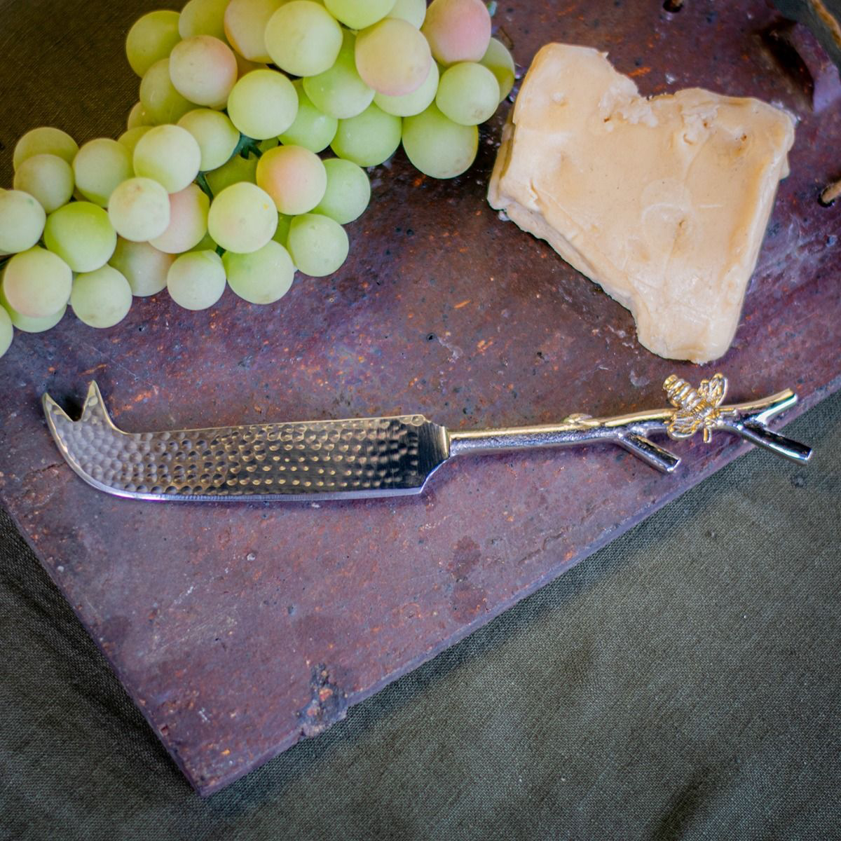 Bee Cheese Knife